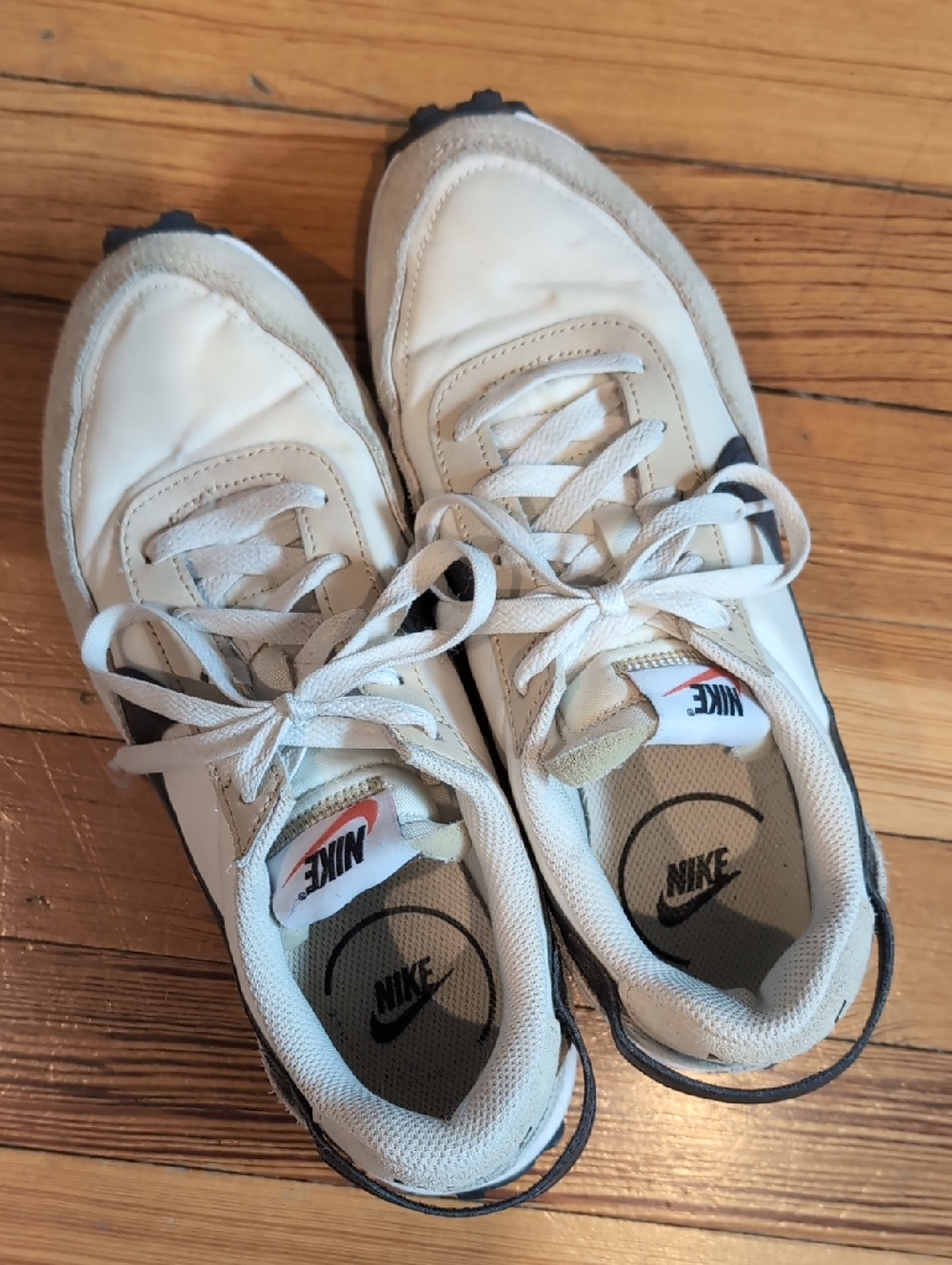 Nike Womens’s White and Black Low-Profile 1972 Sneakers